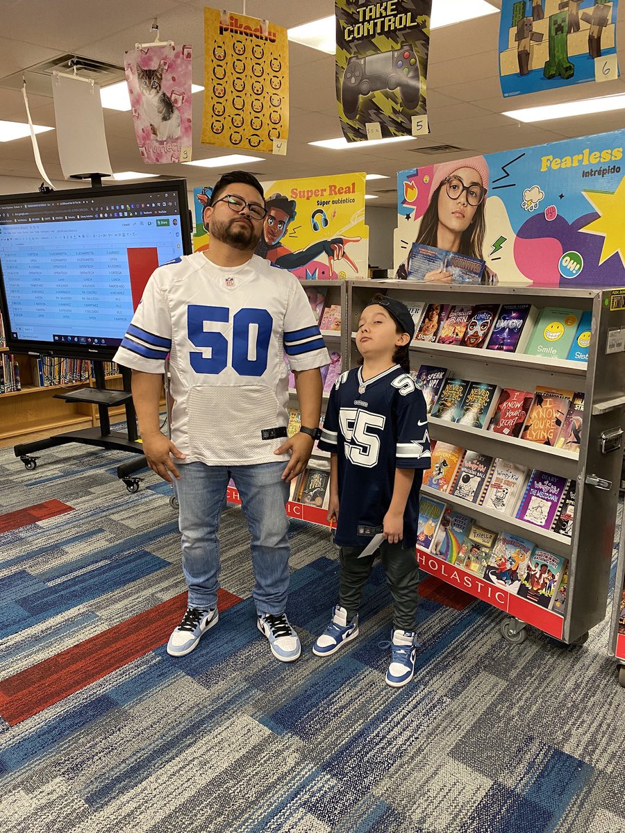 RayEspi_RSE's tweet photo. One of my best customers here in the Library, and heβs got some pretty good style. π #BookWormStatus https://t.co/A3puPiTwtf