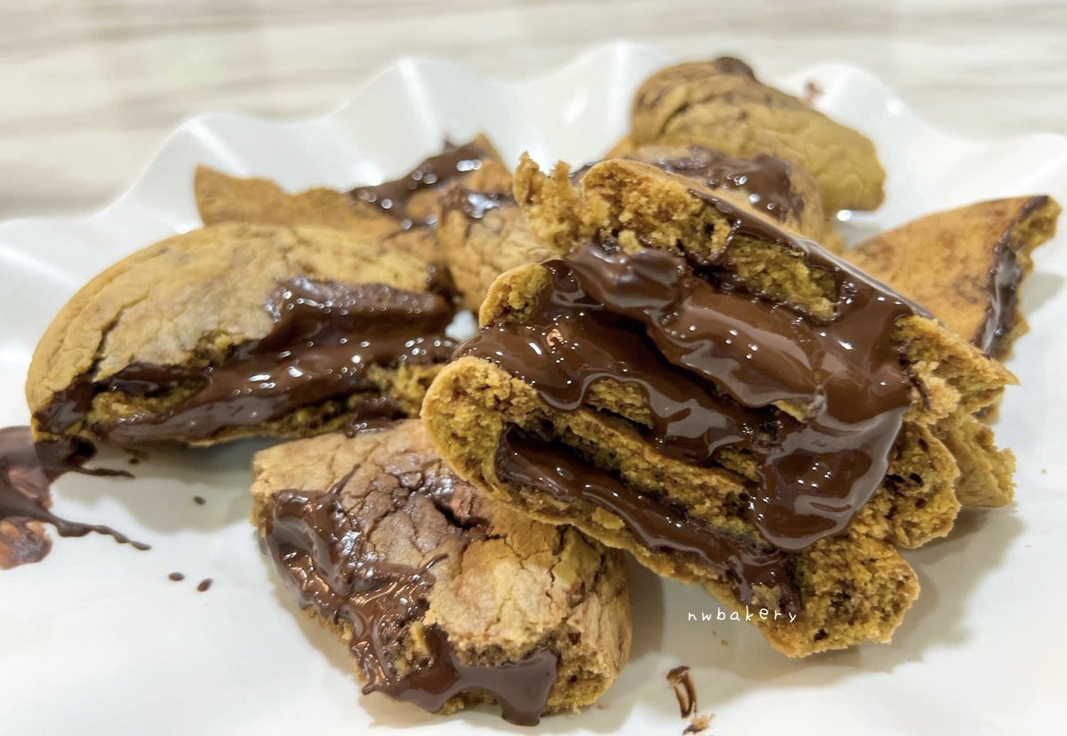 คุกกี้ช็อคลาวา ยั่วๆก่อนนอนนนนน 🤪
มีรอบส่งทุกวันน้า สั่งได้ตลอดเลยงับๆ