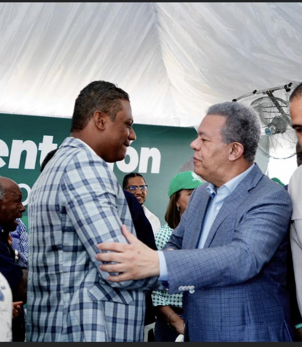 RaynerContrera7's tweet image. Deportista con Dr. Leonel Fernández 2024 🙌🏽⚾️⚖️💚 #leonelfernandezpresidente