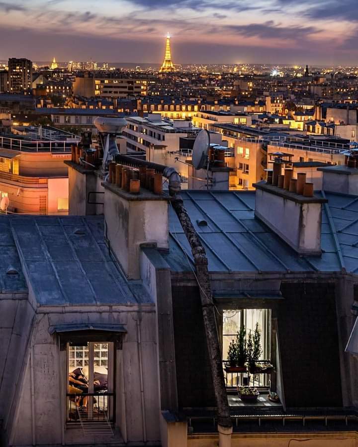 #Paris #parisdenoche #parisbynight #villelumiere #denoche #dinotte #nuit #jetaime #citylights #nocheenparis #toureiffel #bonvoyage #etoiles #reves #nostalgie #nightlovers #amants