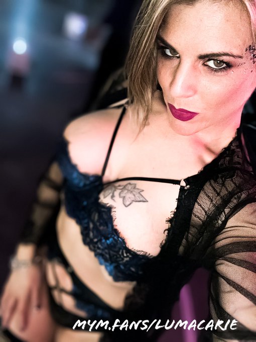 Je vous attends sur le stand @ChicGlamOff pour des shows priv&eacute;.  Alors rdv au salon de l&rsquo;&eacute;rotisme d&rsquo;Arras<a class="tags" target="_blank" title="On Twitter" href="/?out=eyJ0eXAiOiJKV1QiLCJhbGciOiJIUzUxMiJ9.eyJpYXQiOjE3MjgxNTc4NTQsImlzcyI6InR3cG9ybnN0YXJzLmNvbSIsIm5iZiI6MTcyODE1Nzg1NCwiZXhwIjoxNzU5NjkzODU0LCJyZWRpcmVjdF91cmwiOiJodHRwczovL3R3aXR0ZXIuY29tL0NoaWNHbGFtT2ZmIn0.Ln8MdqWjqmSJ_BsCynC8juZISS353VGYNS4YPhuDZTCDuze1PpnzIPGHlNVf8NhsS1HtSzOCAGunhhCaZG13MQ">@ChicGlamOff</a><a href="/tag/picoftheday"class="tags"><span>#picoftheday</span></a>