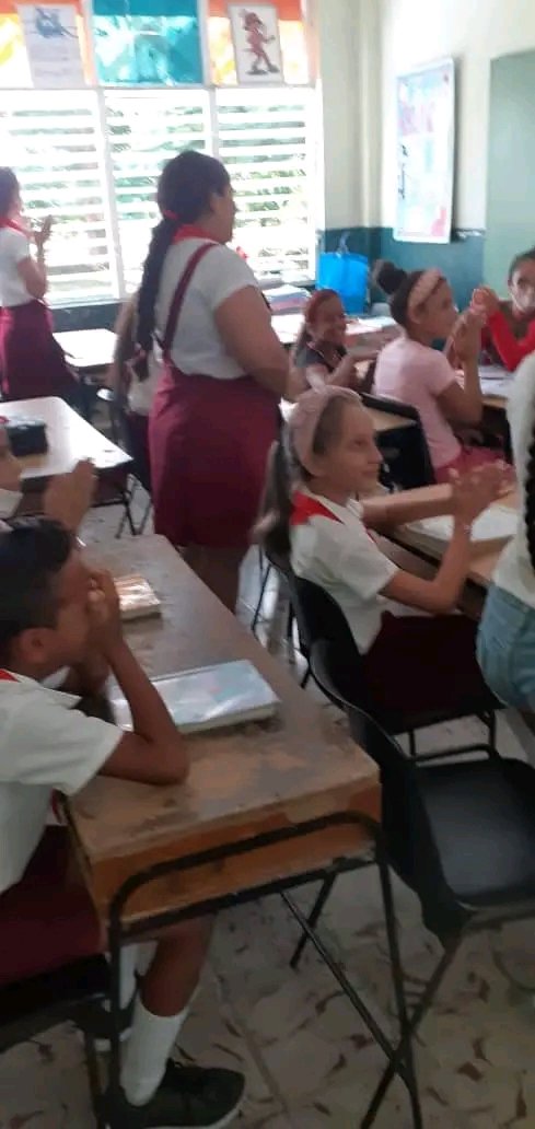 Aprendizaje de la lectura y escritura a partir de realidades integradoras.
#EducaciónBayamo.
#EducaciónDeCalidad.