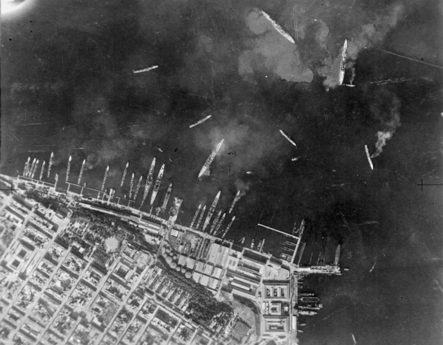 CiarliniKoerner's tweet photo. I've recently thought about a small detail that kind of grated at me, in this otherwise interesting and provocative 2006 article by Angelo Caravaggio on the #TarantoNight.
https://t.co/7fvDuzFp8N
#RegiaMarina #ItalianNavy #WWII #WorldWarII #Italyatwar #BattleoftheMediterranean https://t.co/NyrYHOFRtm
