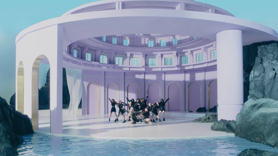 PopBase's tweet photo. 4 years ago today, LOONA released ‘Butterfly.’ https://t.co/yEbYoyAzbb