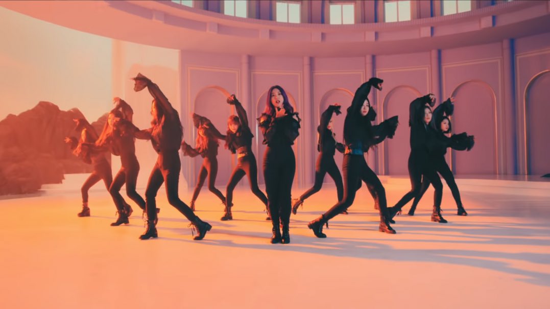 PopBase's tweet photo. 4 years ago today, LOONA released ‘Butterfly.’ https://t.co/yEbYoyAzbb