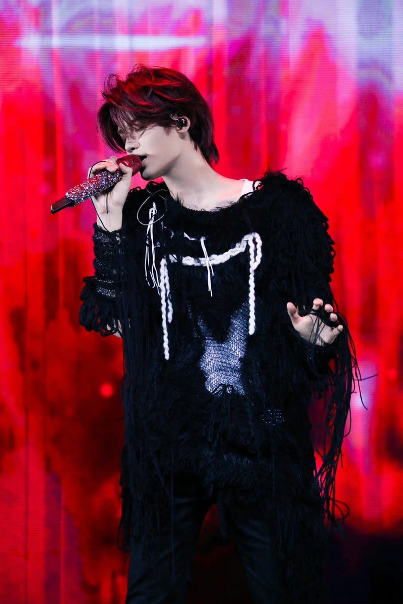chengstined's tweet photo. 陪你过的第五个生日 生日快乐🎂
要一直在舞台上闪闪发光💚

#黄明昊0219生日快乐
#HappyJustinHuangDay https://t.co/6wjQgjL5LU
