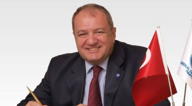 🗣️LDP Eski Lideri Cem Toker:

“Bizimle 'Kemalist' diye akıllarınca dalga geçen, yaylanın otuyla büyümüş liboşlar. Bir asır önce bile, 'İlim, bilim, irfan' diyen bir kurucu lider varken, 21. yüzyılda sizler gibi 'kader, fıtrat' diyen ortaçağ kafasının yanında mı duracaktık?"