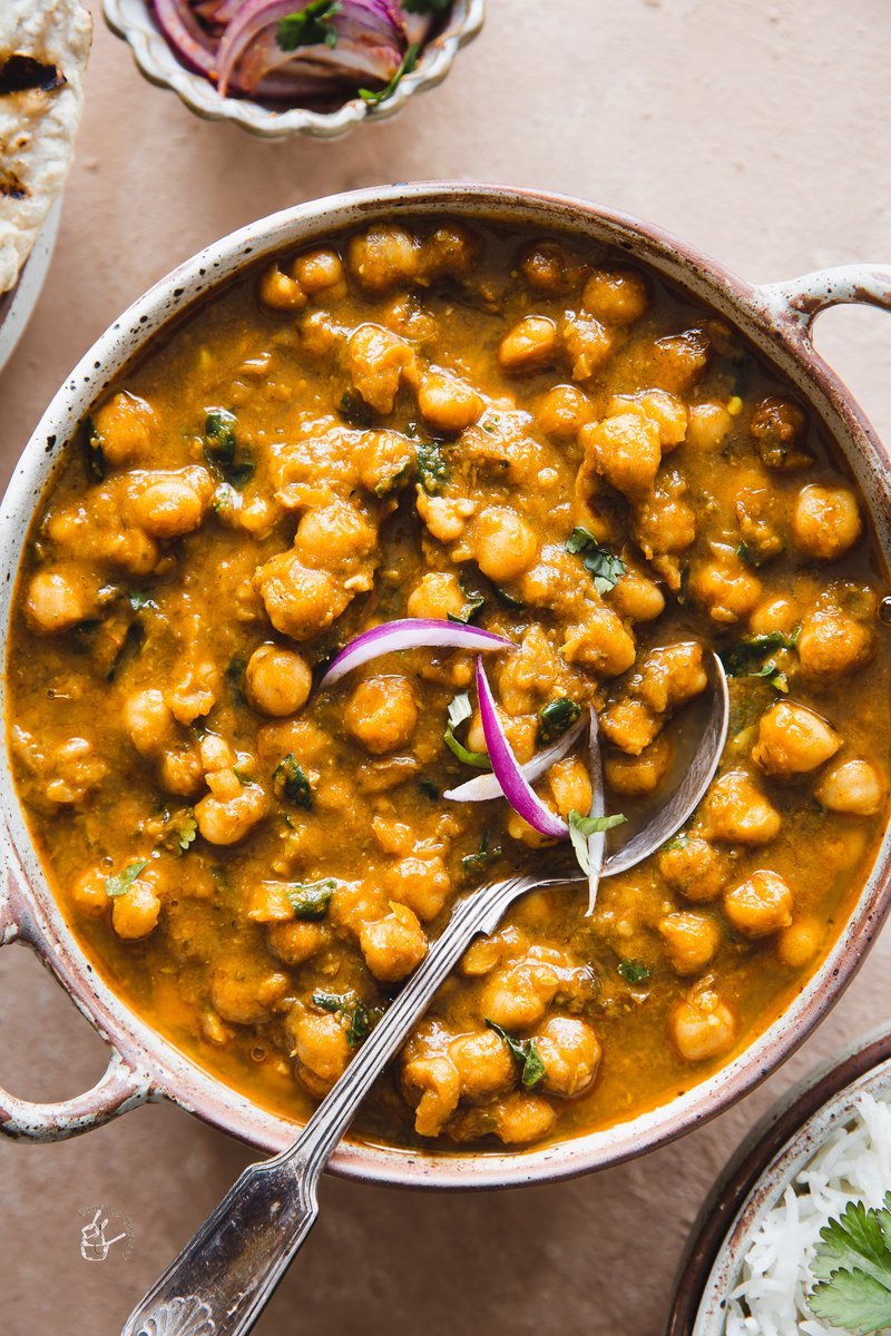 A flavourful and hearty Chana Saag is hard to pass up on a wintery evening. Prepare chana saag curry just like your favourite Indian restaurants for the perfect weekend meal.
jcookingodyssey.com/2023/02/18/cha… #curry #indianfood