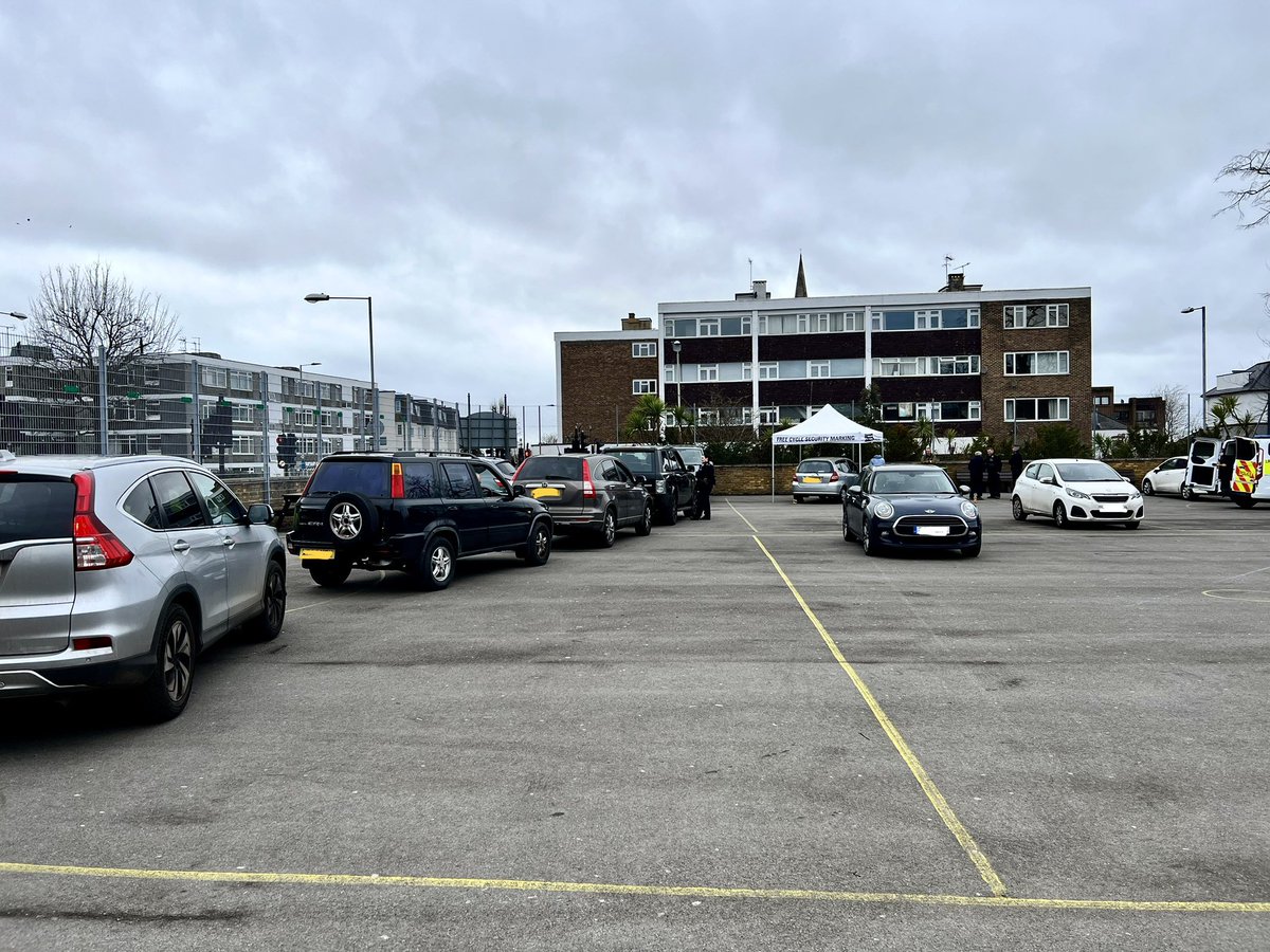 MPSCanbury's tweet image. 👮‍♂️Canbury Gardens🚔 assisted @MPSBerrylands @MPSSurbitonHill @MPSAlexandraVK in another successful CatConverter Marking event today at Hollyfield School, Surbiton.    #saferneighbourhoods #localpolice