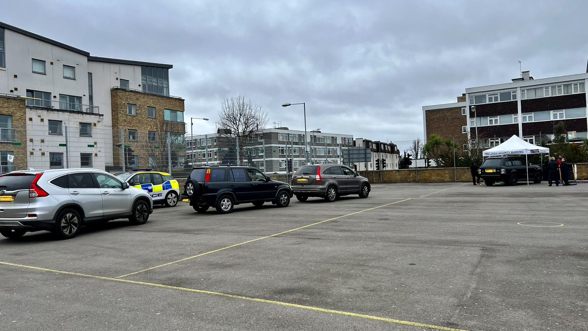 MPSCanbury's tweet image. 👮‍♂️Canbury Gardens🚔 assisted @MPSBerrylands @MPSSurbitonHill @MPSAlexandraVK in another successful CatConverter Marking event today at Hollyfield School, Surbiton.    #saferneighbourhoods #localpolice