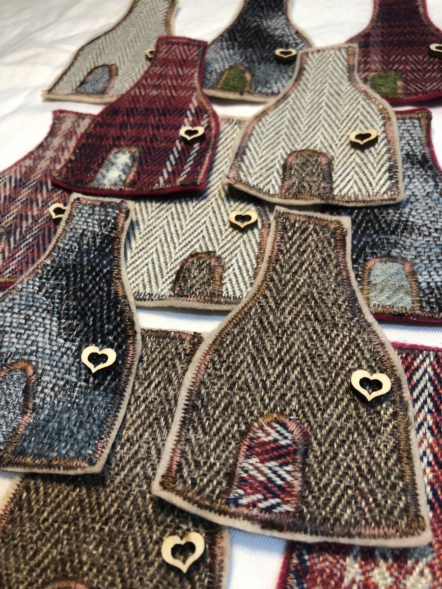 calicoandclay's tweet photo. Show your ❤️for the Potteries icon image of the Bottleoven , the city still has 47 kilns to see.get up close to the ones at @GladstoneMuseum & @Middleport_Pot #bottleovens #kilns #thePotteries #gift #sew #brooch #madeinBurslem @MadeinStokeonT @MadeInStaffs @StokeCreates https://t.co/9kNCEhEc8t