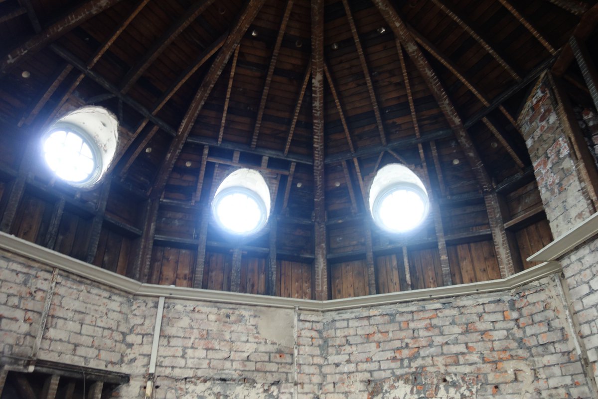 NE_Arch_Hist's tweet photo. A glimpse inside the octagonal copper lantern of #Middelsbrough's former York City and County Bank (1901-3), designed by Harry Barnes and Frederick E. Coates; one of the town's most eye-catching features. https://t.co/DYg0RQnFj7