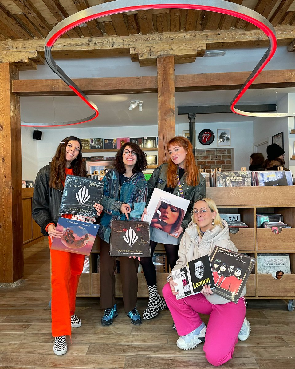 ¡¡¡VISITAZA DE SÁBADO!!!

💛💛💛💛
.
.
.
#clientesmarilians #tiendadediscos #vinilo #musica #marilians #supportyourlocalrecordstore