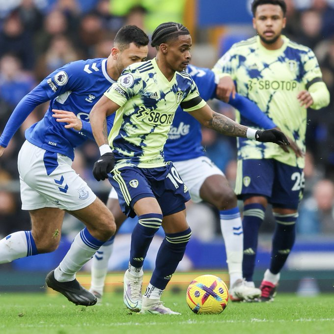 LeedsPeru's tweet photo. Everton 1X0 Leeds United El peor partido de toda la temporada acabamos de hacer , jugamos como una mierda . Horrible Ayling , Harrison , Bamford repito es un exjugador , Aaronson espantoso. Vayanse a la mierda todos https://t.co/PUko7YPM1O
