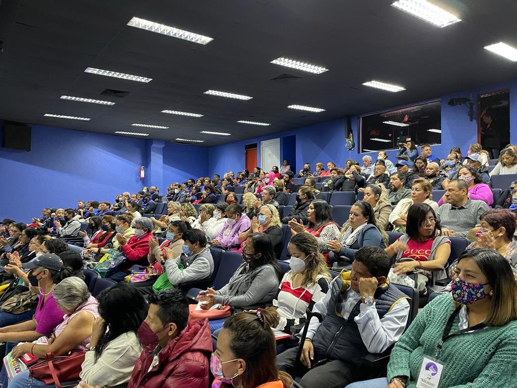 Alcaldia_Coy's tweet photo. Se llevó a cabo la última sesión del Taller "Protocolo de Actuación en la Búsqueda de Personas Desaparecidas a servidores  públicos", con el colectivo Una Luz en el Camino, con temas del análisis de contexto y protocolos de búsqueda impartidos por @busqueda_cdmx y @SSPCMexico. https://t.co/v39ZoC7hDE
