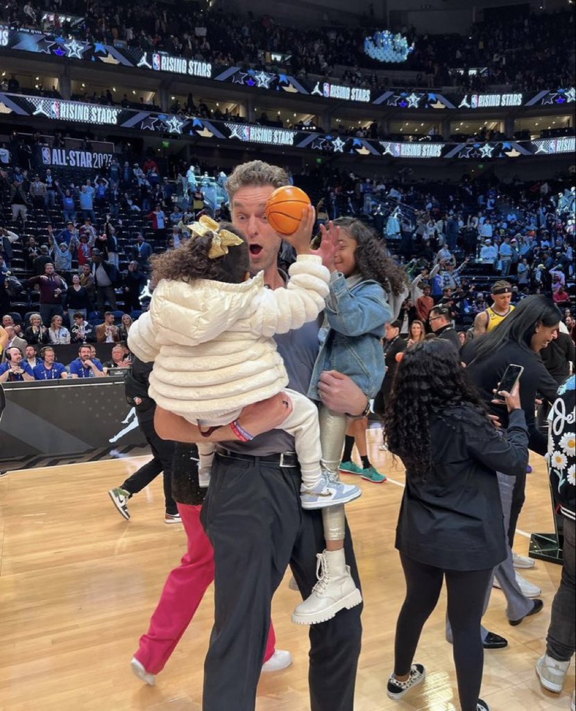 ParlonsNBA's tweet photo. Oncle Pau avec les filles Bryant hier 🥺❤️ https://t.co/cjxpPtszDv