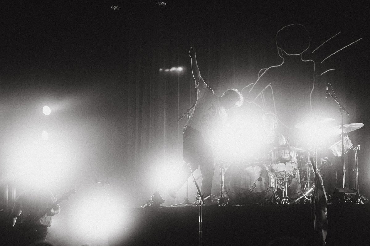 ColonyHouse's tweet photo. ST. LOUIS! What a perfect night to kick off The Cannonballers Tour. Best St. Louis show we’ve ever had!!! Please enjoy these dazzling photos by @minismitty https://t.co/8O1xOdAoZi