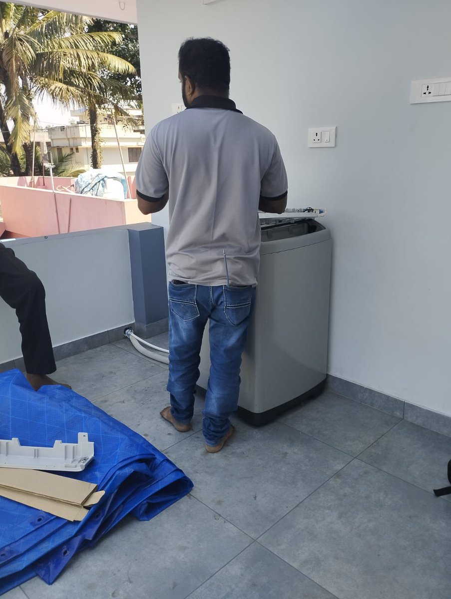 Anoop74955's tweet photo. @SamsungIndia Very much disappointed  with the brand @SamsungIndia called for washing machine service but the reply was cant fix because of unavailability of spares 
If the Samsung company can’t repair their product please stop manufacturing washing machines🙏🏼 https://t.co/TKxfennBnP