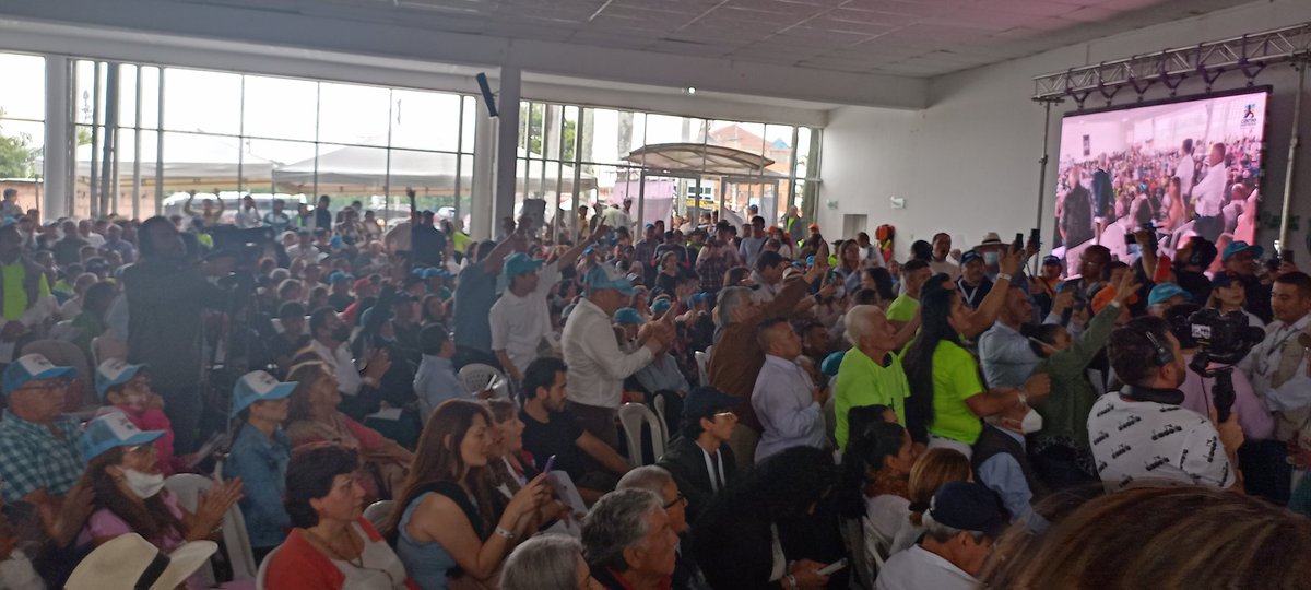 siaradio's tweet photo. #SIAPresente en el Foro de #Cundinamarca del @CeDemocratico en la ciudad de #Fusagasuga.

📻 https://t.co/RhijP3e9LR https://t.co/mtH7WLkWb7