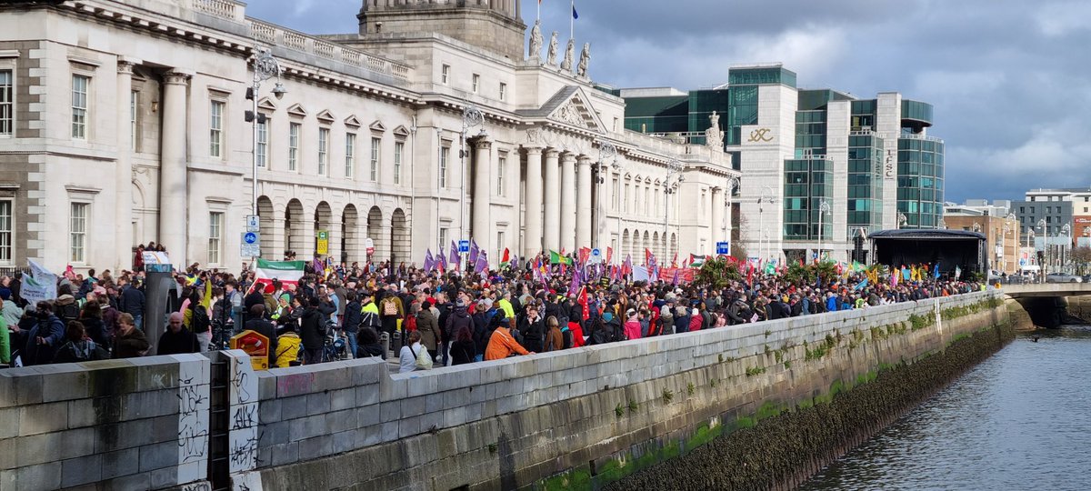 When I moved to Ireland I had no friend, knew no one then I connedted with the people and today I have a family of 6, bought my own house and have never been on social welfare because the NATIVE IRISH people helped and showed me the way thanks #Ireland todays for you
#Ireland4All