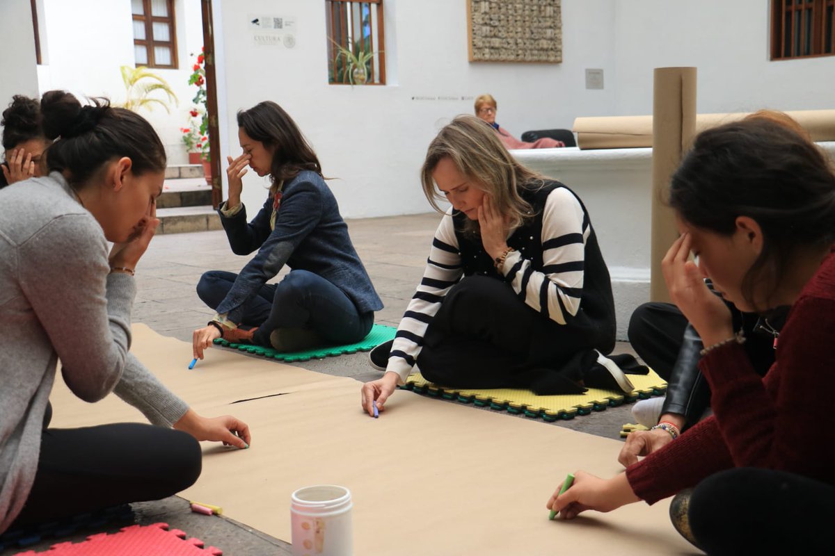 SECVERoficial's tweet photo. Las artistas seleccionadas en la @BienalArteVer María Cas Rose y María José Casazza impartieron en la @GACAXAlapa el laboratorio de narrativas corporales a través del dibujo expansivo y el performance donde invitaron a experimentar nuevas formas de expresión.
#BienalistasEnLaGACX https://t.co/OTX3oGf9ed