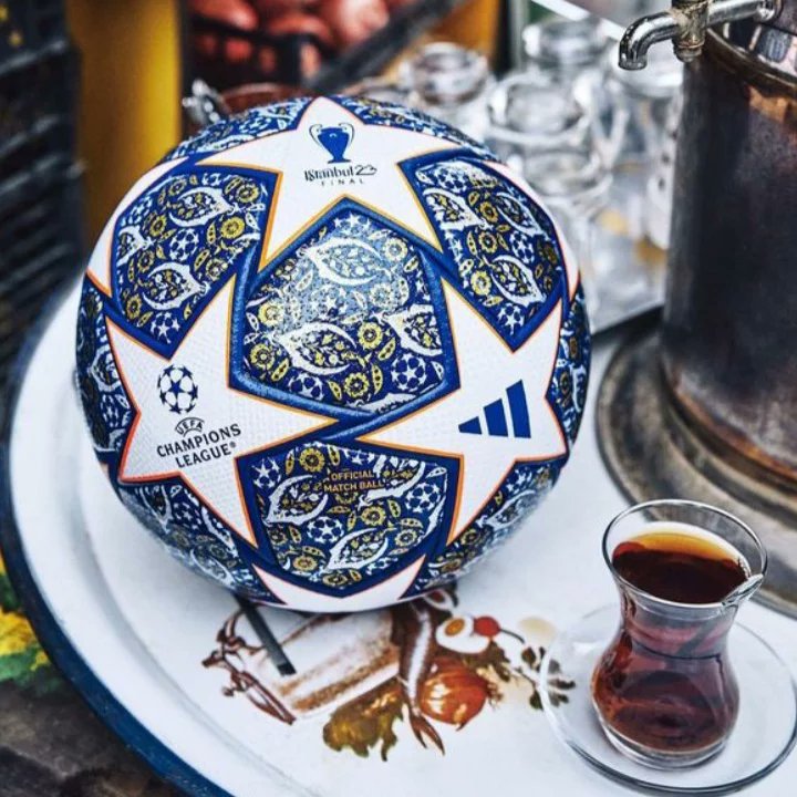 finansalgelism's tweet photo. İstanbul'da oynanacak olan Şampiyonlar Ligi 2023 Final maçı için hazırlanan top.
Mükemmel görünüyor.
#futbol #şampiyonlarligi #istanbulfinal #2023istanbul #şampiyonlar #besiktas #galatasaray #fenerbahçe https://t.co/OVlK7vHMZK