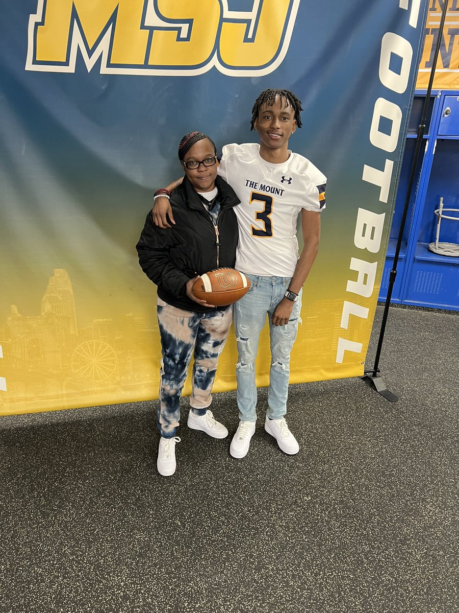 Amanley_3's tweet photo. For the second time had an AMAZING visit at @MountStJosephU thanks to @JT_FTF 🔒🐅!! @Coach_DHughes @CoachHopperton #MountUp 🔵🟡⚪️ https://t.co/9DIWsmXp1D
