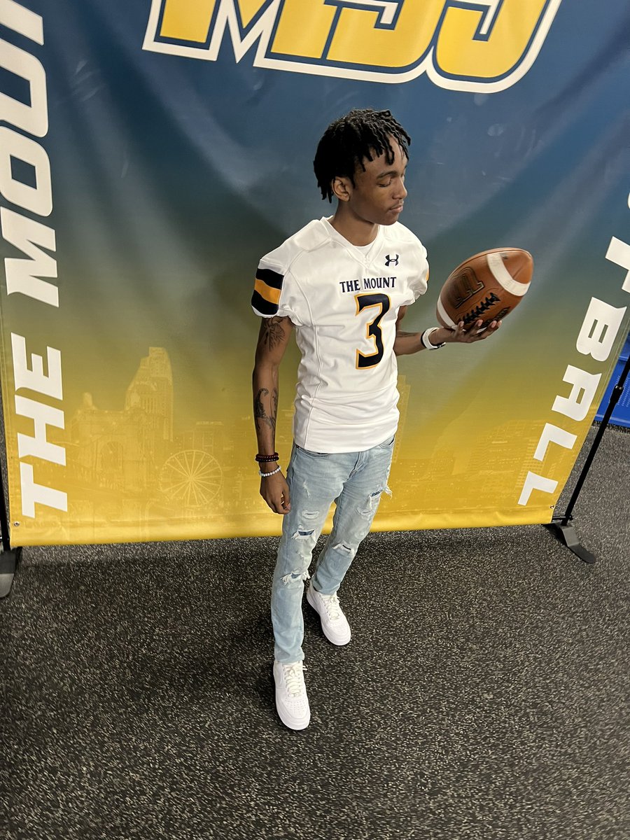 Amanley_3's tweet photo. For the second time had an AMAZING visit at @MountStJosephU thanks to @JT_FTF 🔒🐅!! @Coach_DHughes @CoachHopperton #MountUp 🔵🟡⚪️ https://t.co/9DIWsmXp1D