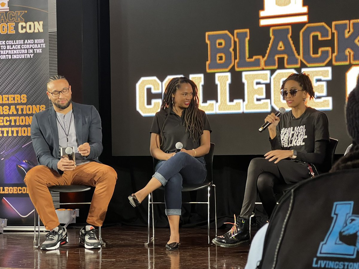 RayvenEyed's tweet photo. Amazing panel about mental health in gaming! @PhorceDavis @DarkShichi @BlkGamerLeague #BGCUS #blackcollegecon https://t.co/XE05IjCNC2
