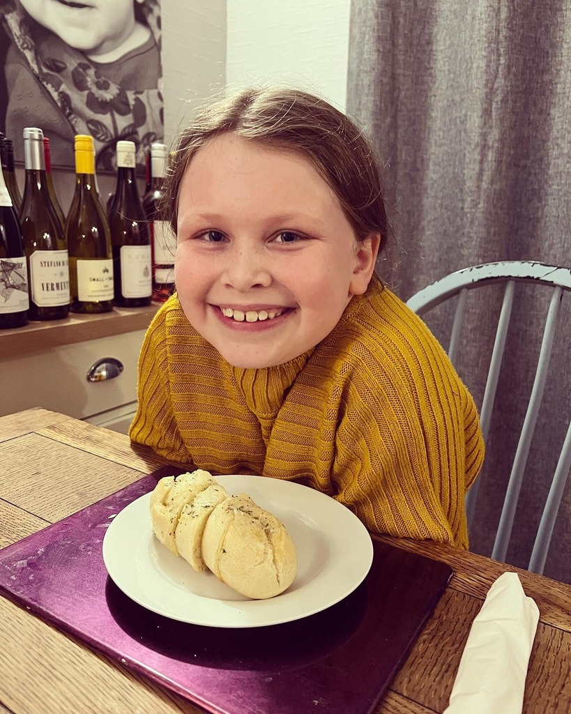 andygbailey's tweet photo. This little lady has spoilt me tonight 💕 Other thaan the bread she's made everyything from scratch and it was all dellicious 😋🥖🍗🍔🍫 https://t.co/Uidq81YoR5 https://t.co/Gp6XeZConu
