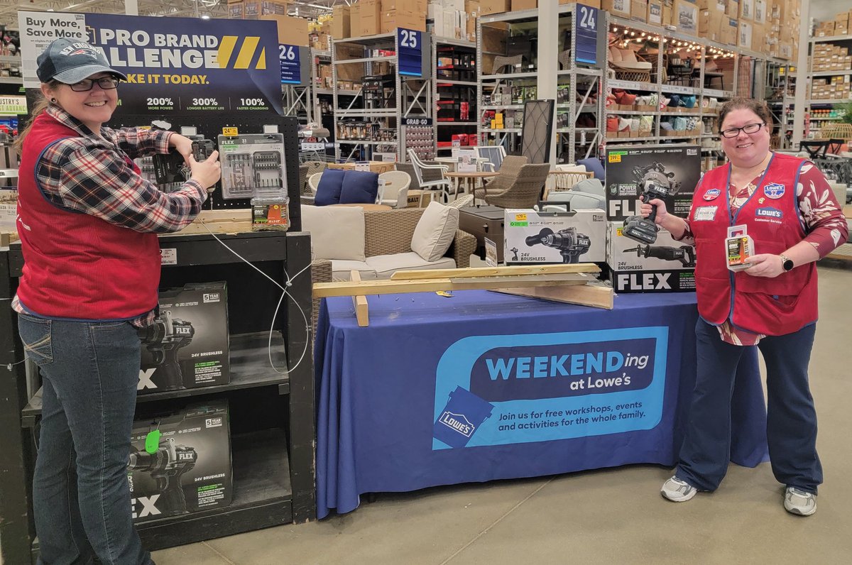 Weekending at Lowe's, Demoing Flex Drills & the All in One Power Pro screw! So much fun engaging our customers, educating them on financing options & did you know.
#team2617 #weekending #lowes #productdemo #district1291 #engagement #flex #pro #allinone @Anthony_Battle1 @BDabrieo
