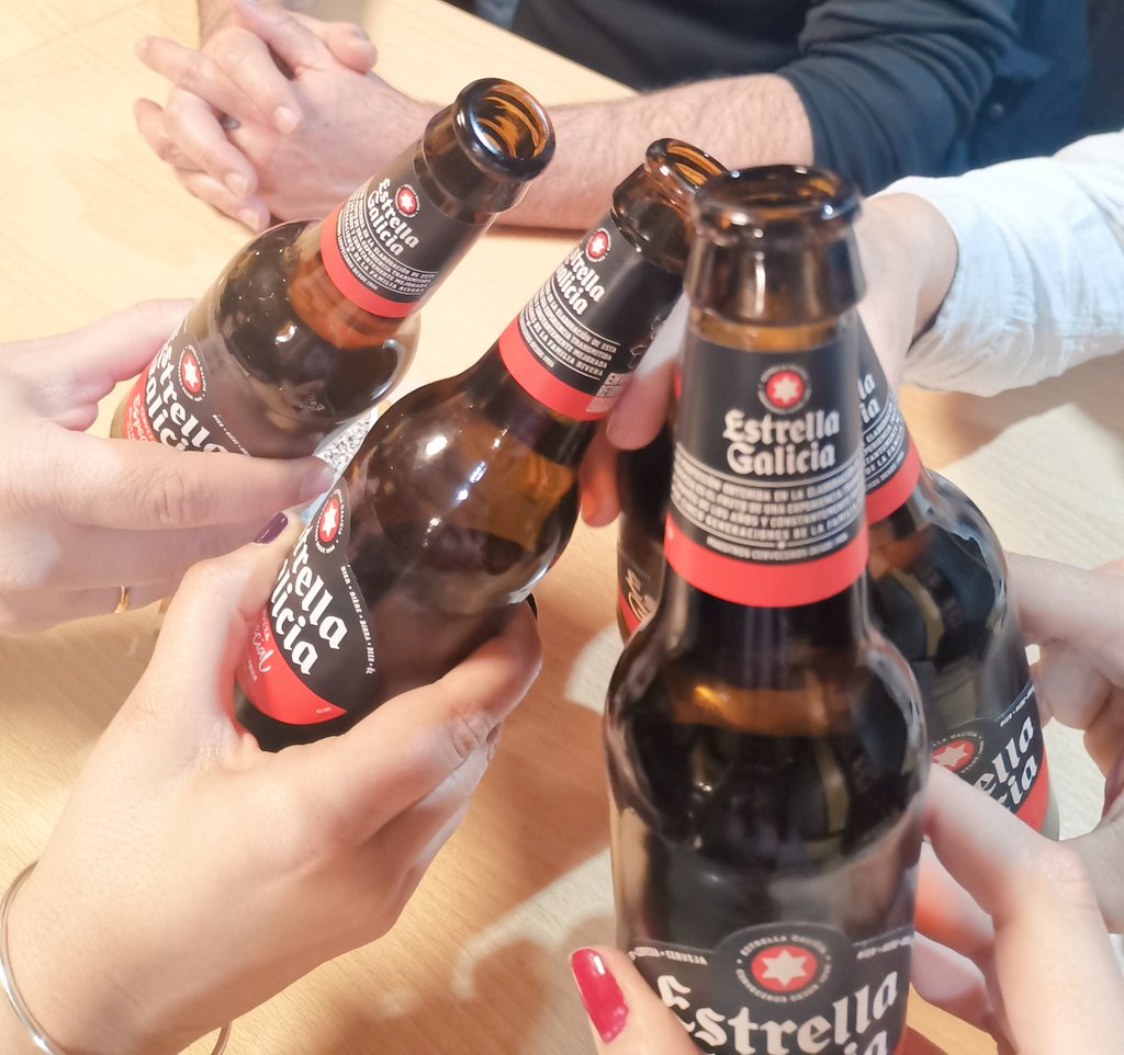 Del pintagueo al cerveceo, por el trabajo bien hecho 🍻 #GEGCumple10

<a href="/lorena_arroyo86/">Lac Cruz</a> <a href="/GuilleSevilla25/">Guillermo Sevilla</a>