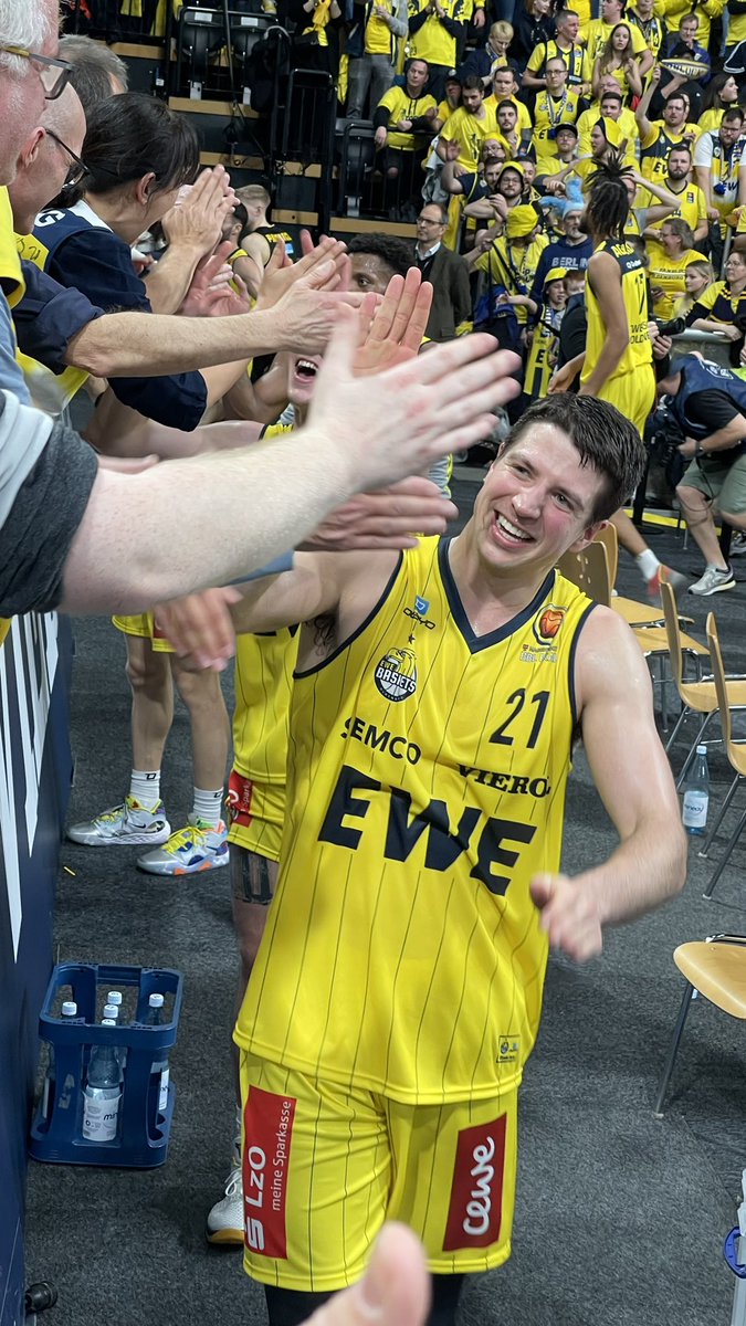 JannyDekker1's tweet image. Topdagje Oldenburg achter de rug met een overtuigend @EWE_Baskets naar de finale tegen @FCBBasketball … #Pokalfinal @easyCreditBBL