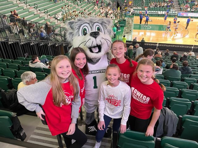 OAbballclub's tweet photo. Our girls Competitive Travel team spent the afternoon cheering on the BU Bearcats Womenβs basketball team! Good luck in your last regular season games tomorrow! π #OAtribe @OAGirlsBball @OFAAthletics1 https://t.co/qMa9TkwUDM