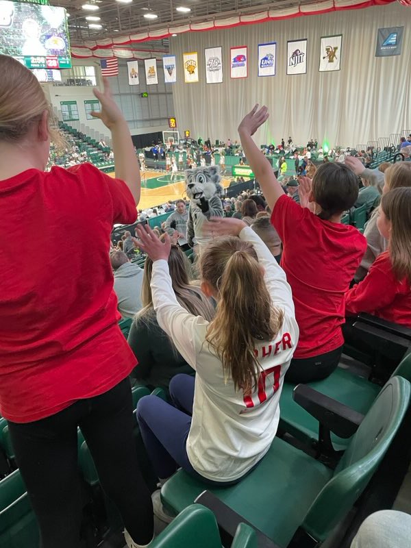 OAbballclub's tweet photo. Our girls Competitive Travel team spent the afternoon cheering on the BU Bearcats Womenβs basketball team! Good luck in your last regular season games tomorrow! π #OAtribe @OAGirlsBball @OFAAthletics1 https://t.co/qMa9TkwUDM