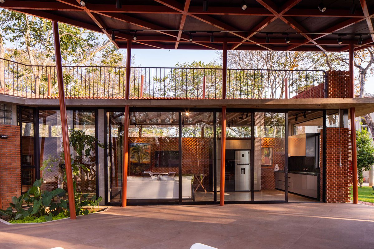 onlineportalcom's tweet photo. From outside, it's easy to see the modern elements of this unique home's #interiors. #archi  https://t.co/nzHf2nFokA https://t.co/THpmxW3reX