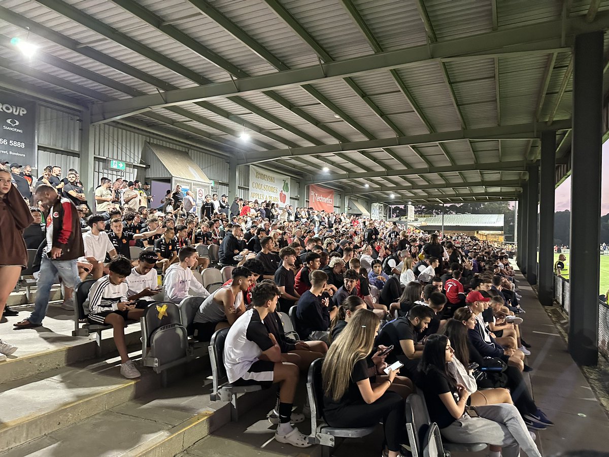 ComettiMark's tweet photo. @anthony_mg_ Massive crowd and incredible atmosphere. Local football is alive and well. #GoPaco @prestonlionsfc vs @pvfc_official https://t.co/iWTRmsjQhe