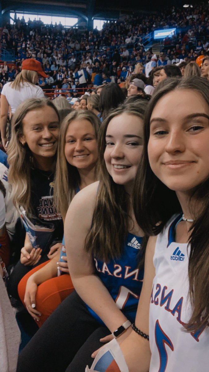 kamiczech304's tweet photo. ITS GAME DAY IN ALLEN AGAINNNNN #kufanpix https://t.co/brirBk2DXY
