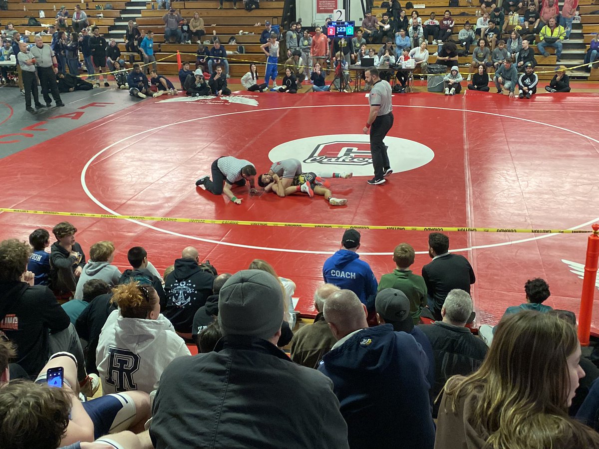 LHSRI_Athletics's tweet photo. Zach Henault wins the Division II/III Sectional title at 113 lbs. @LHSRI https://t.co/g836t0OQzJ