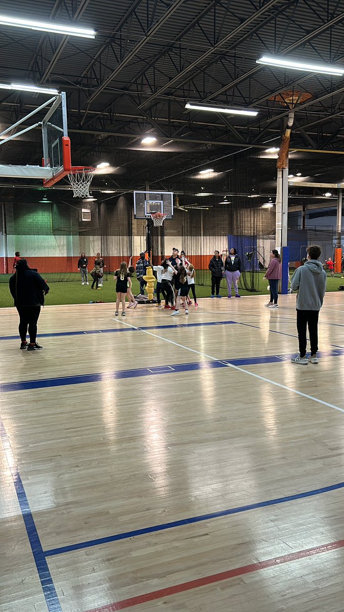 ErieMyaa's tweet photo. Today was the last day for the basketball season. 900+ kids and almost 100 teams! Great job by all the kids and Thank You to all our dedicated volunteers. #MYAA #FutureTrojans #hoops https://t.co/GZGBc3waAH