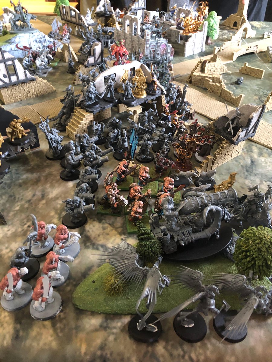 AuthenticDunge1's tweet photo. 14,000 point Age of Sigmar battle! The forces of Order and Destruction siege the Eldridge Fortress of the Ninth Discipleof Tzeentch! https://t.co/4s1KDj3Hbh
