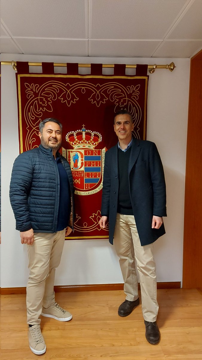 ISRADILO's tweet photo. El mejor pregonero de carnaval que Móstoles podía tener.
Tengo la suerte de conocerte desde que eramos compañeros de clase en el Fausto Fraile.
Oscar de la @LaTasqui eres toda una institución en nuestra ciudad Enhorabuena por el pregón!!! https://t.co/L5LIxhE3Cg