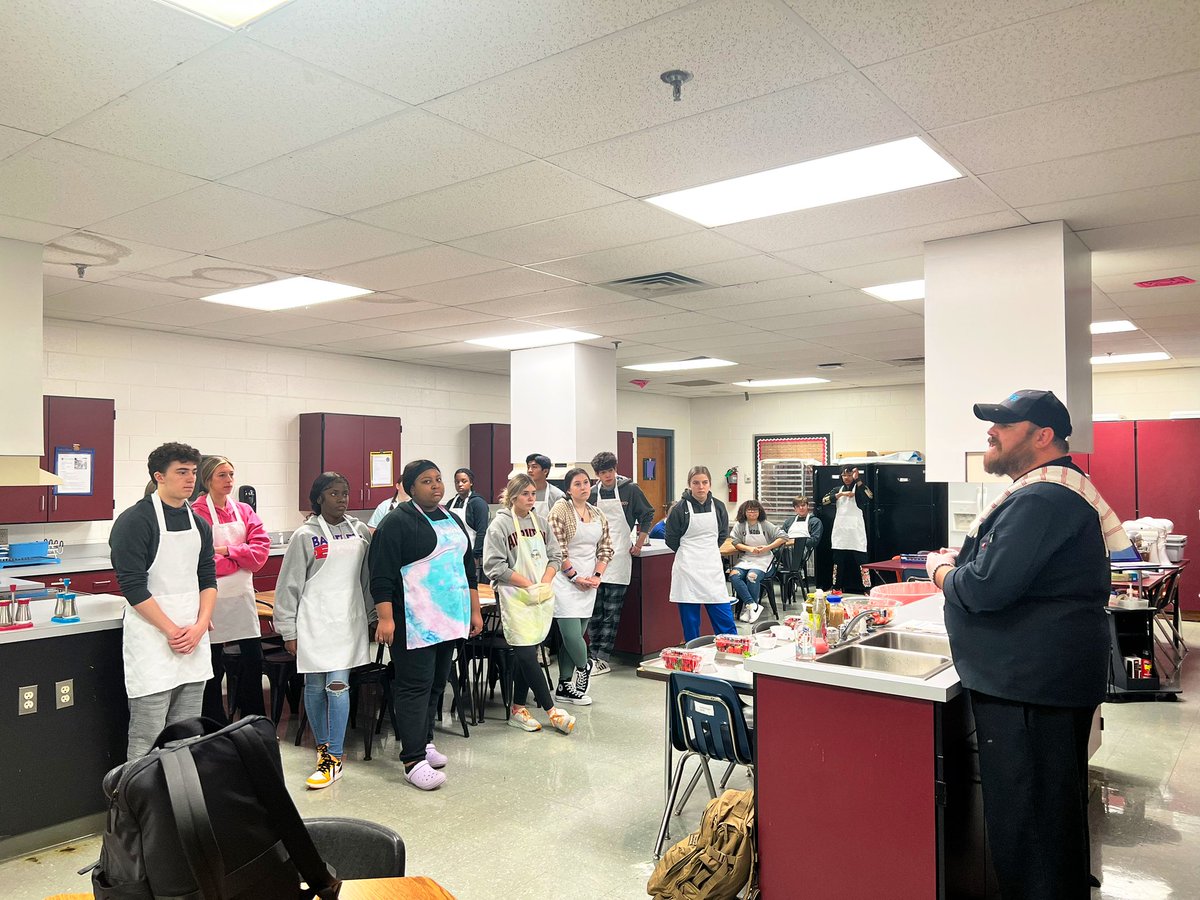 MsCampHHS's tweet photo. Nutrition 1 students enjoyed having @gmsdk12 district chef, Austin Wages, in our lab this week teaching us cutting techniques and how to make Strawberry Salsa. https://t.co/PKMed5X1NF