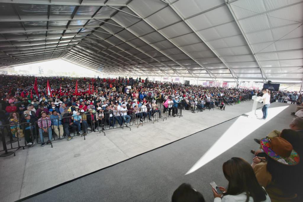 LaSEMOVI's tweet photo. Acompañamos a la #JefaDeGobierno @Claudiashein a la @Alc_Iztapalapa para su Asamblea Informativa sobre los avances que se han hecho durante su gobierno. 

La CDMX no para, el trabajo continúa para todas y todos 👫🏽👨🏽‍🤝‍👨🏻 https://t.co/wjtgXPdFQ1
