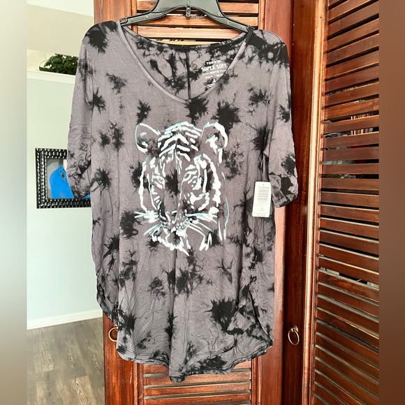 bellabasket1's tweet photo. So good I had to share! Check out all the items I'm loving on @Poshmarkapp #poshmark #fashion #style #shopmycloset #officinecreative #blvd #torrid: https://t.co/o5oy9f5Z7D https://t.co/lzJwLb4Uad