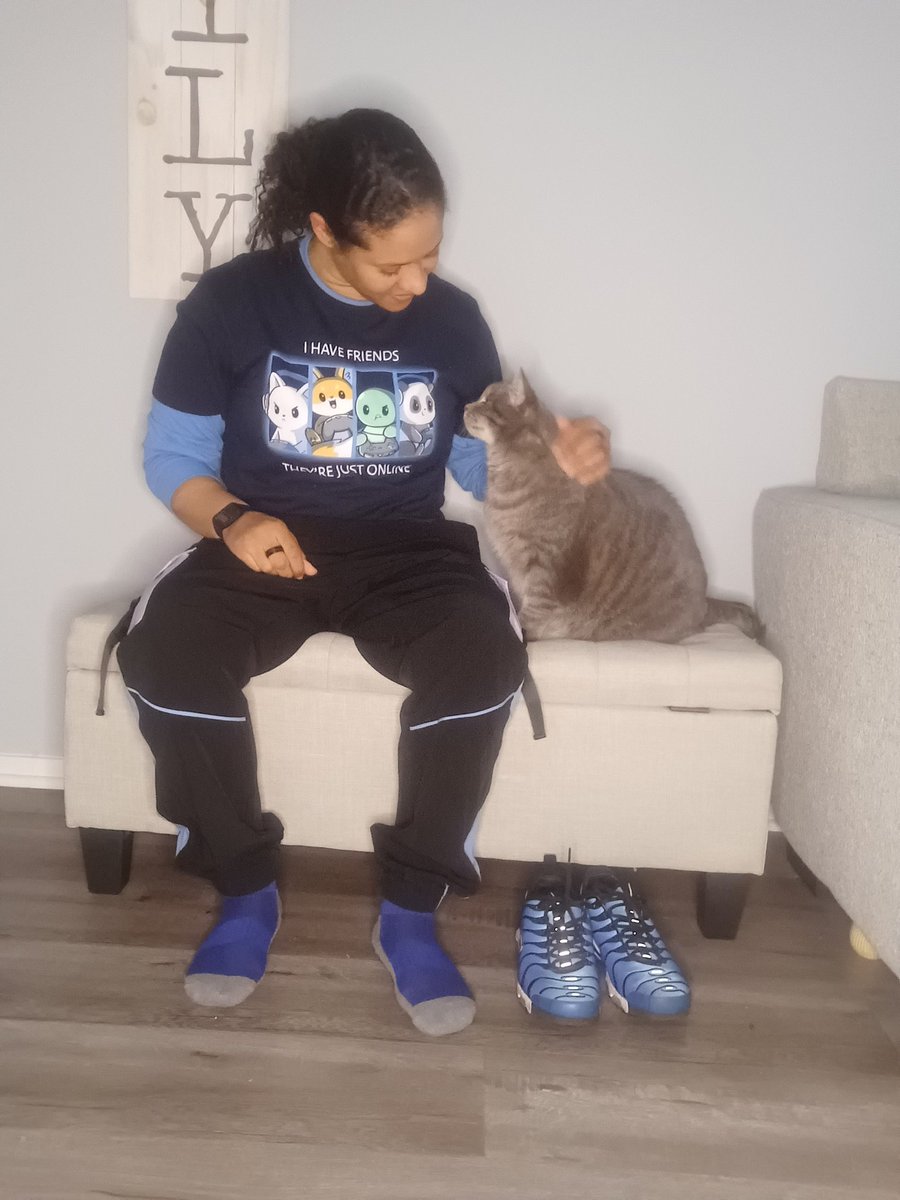 TheyThumper's tweet photo. #Level37 A huge "Thank You!" for zee Birthday wishes, and Love I received from the gaming community and beyond. I relaxed at home and hung out w/friends in their stream(s). I Love y'all.💚
Shirt: @TeeTurtleHQ
😺:Smokey
#MentalHealth #SuicidePrevention #Therapy #TheMooreYouKnow https://t.co/1AVL7tiS8r