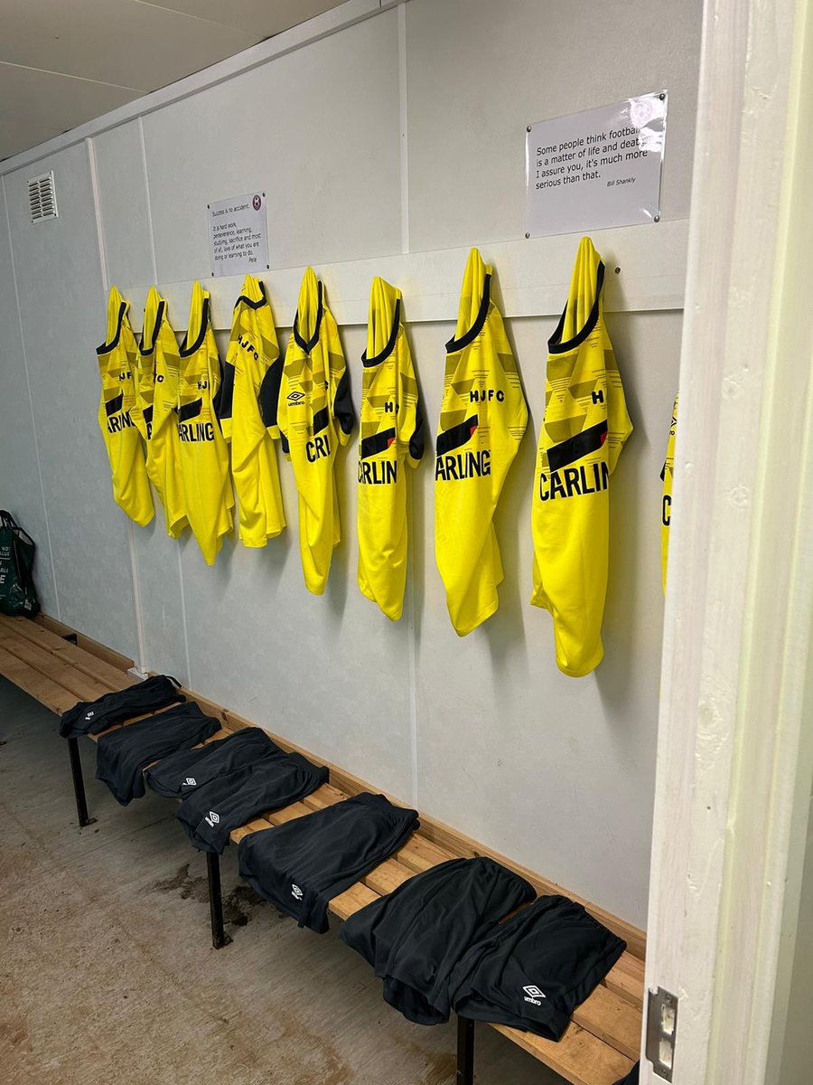 Debut in the new kit 😍🔥 big home win at the fortress that is new grounds 5-3 win💪🏻 some strikes today 🔥 goals from <a href="/BenDashwood8/">Ben Dashwood</a> <a href="/danjump97/">Dan Jump</a> <a href="/LewisCooksley18/">Lewis Cooksley</a> <a href="/tayler_clayton7/">Tayler C</a> <a href="/Cody_ONeill96/">Cody O'Neill</a>  lets keep this up boys ⚽️🟡⚫️