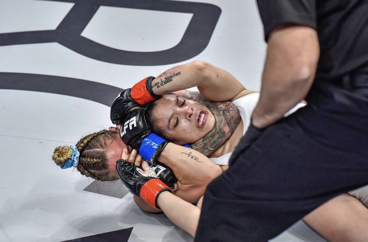 damadeferromma's tweet photo. No #lfa153, Alandria Brown (3-1) venceu Rachel Martinez (1-1) com um mata leΓ£o no primeiro round, pela categoria peso palha
πΈ: @LFAfighting https://t.co/AvEGCCsI45