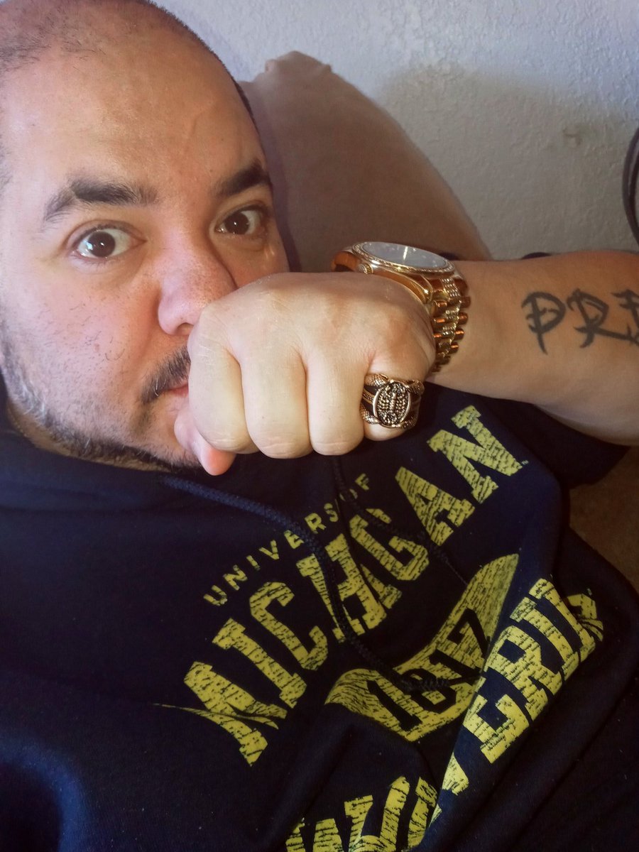 Dallyd23's tweet photo. New scorpion ring. #ScorpiosRule!! ๐ฆ๐ฆ๐๐พ๐๐ฏ https://t.co/1Dks4i0mZo