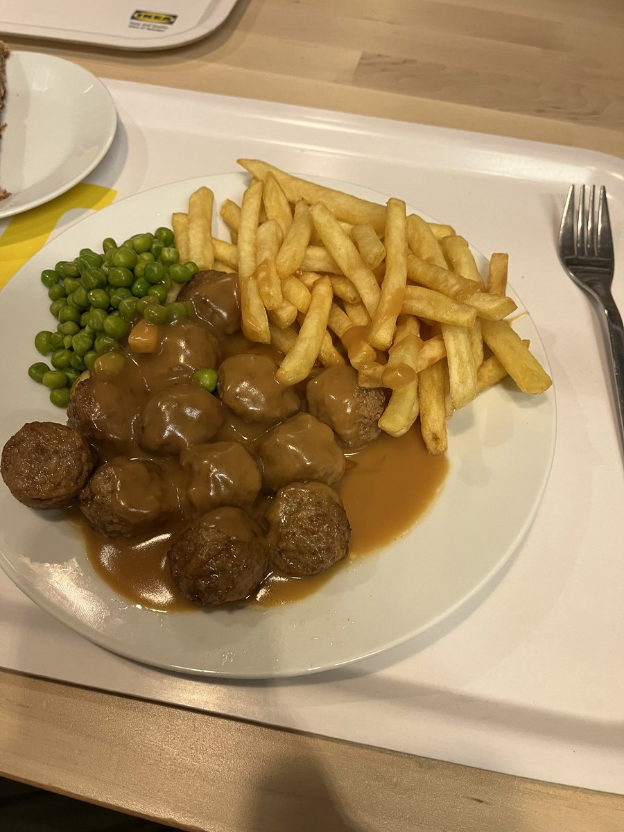 Caziscool's tweet photo. Who doesn’t love ikea meatballs? #meatballs #ikea https://t.co/MAqnv5ZvQ9